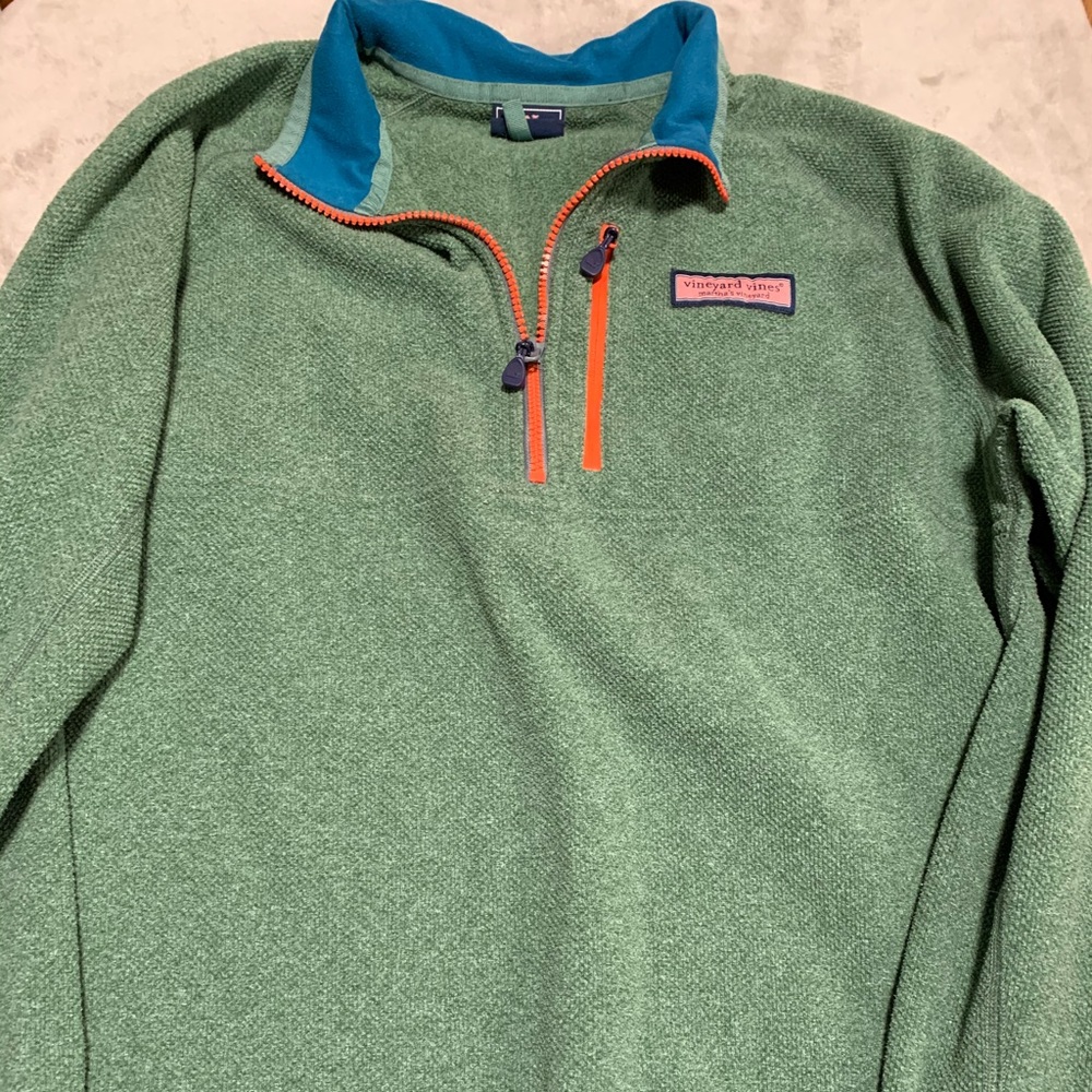 Women’s vineyard vines pullover M